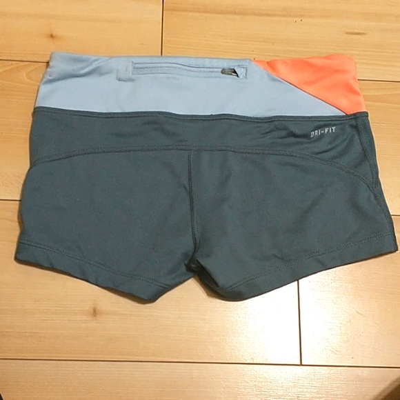 Nike shorts - Picture 3 of 5
